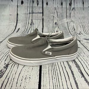 Vans classic slip on sneaker womens size 8 light gray
